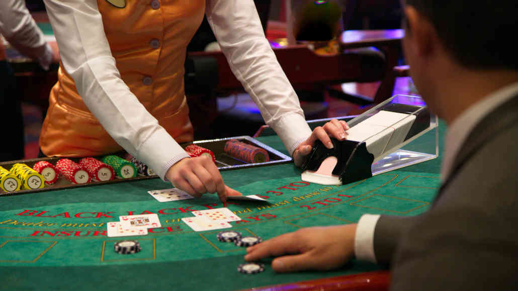 Become an Expert at Playing Poker