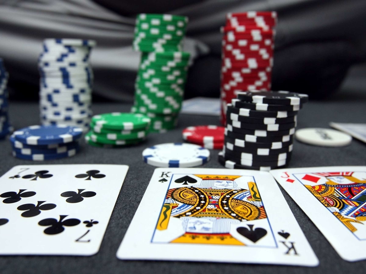 How to play poker and win money!